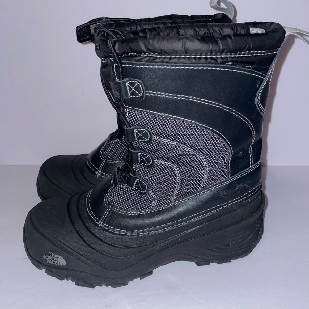 The North Face Black and Gray Winter Boots Youth Sz 4 Lined with Thermafelt